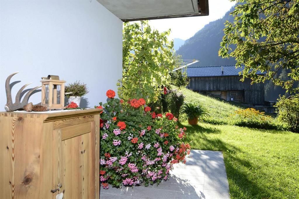 Haus Saler Apartment Silbertal Exterior foto